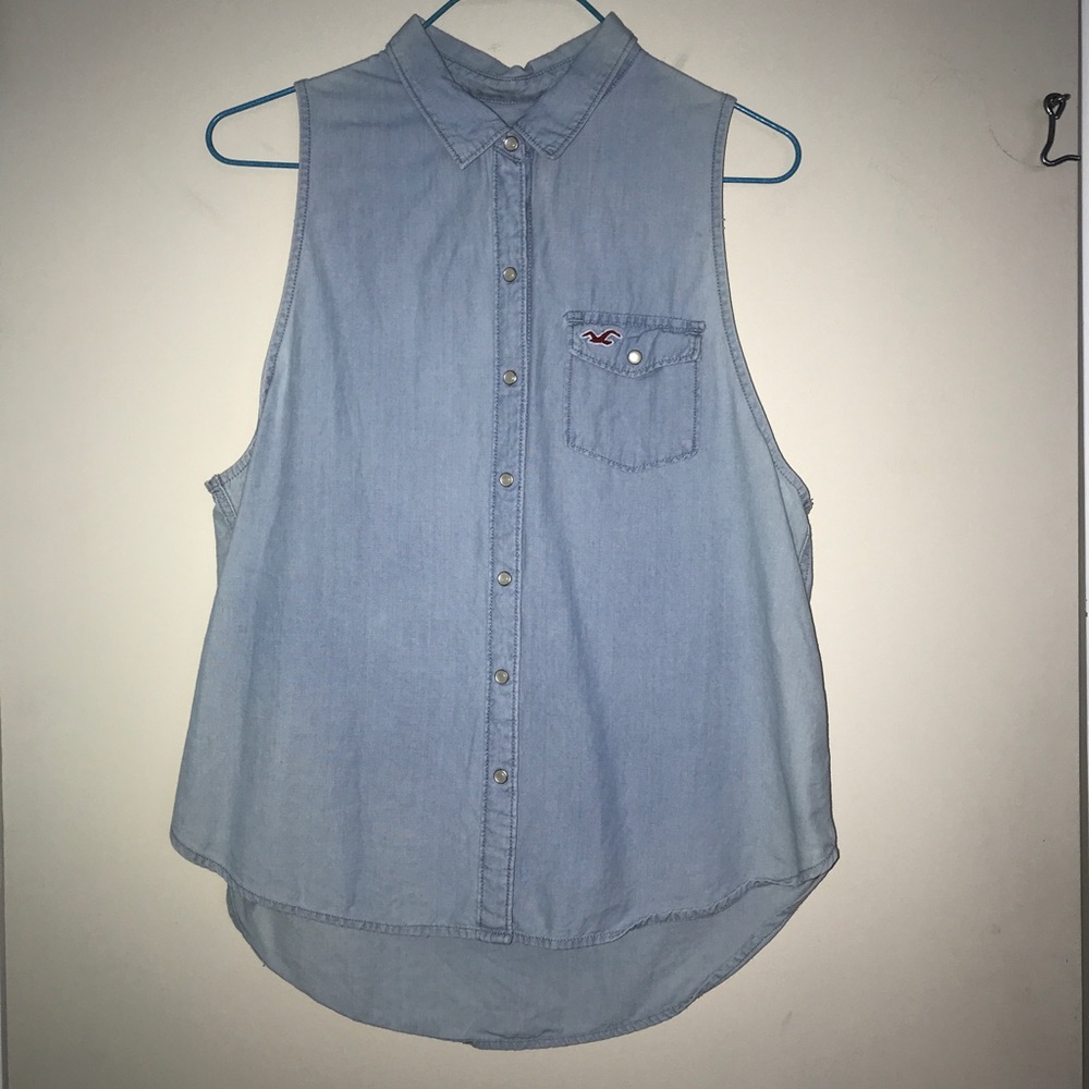 Hollister sleeveless button down top